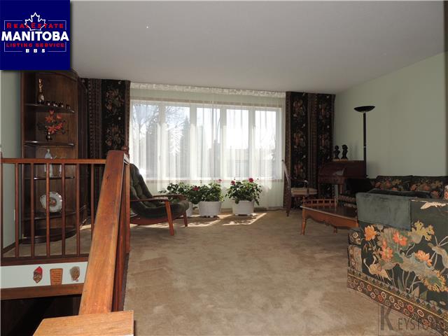 Property 135 Valewood Cr img1