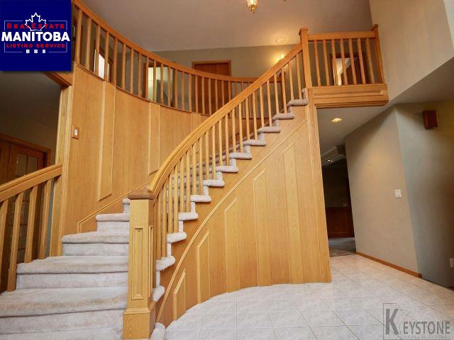 Property 235 Lindenwood Dr img1